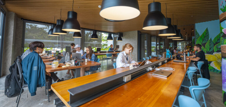uk to thailand co working cafes